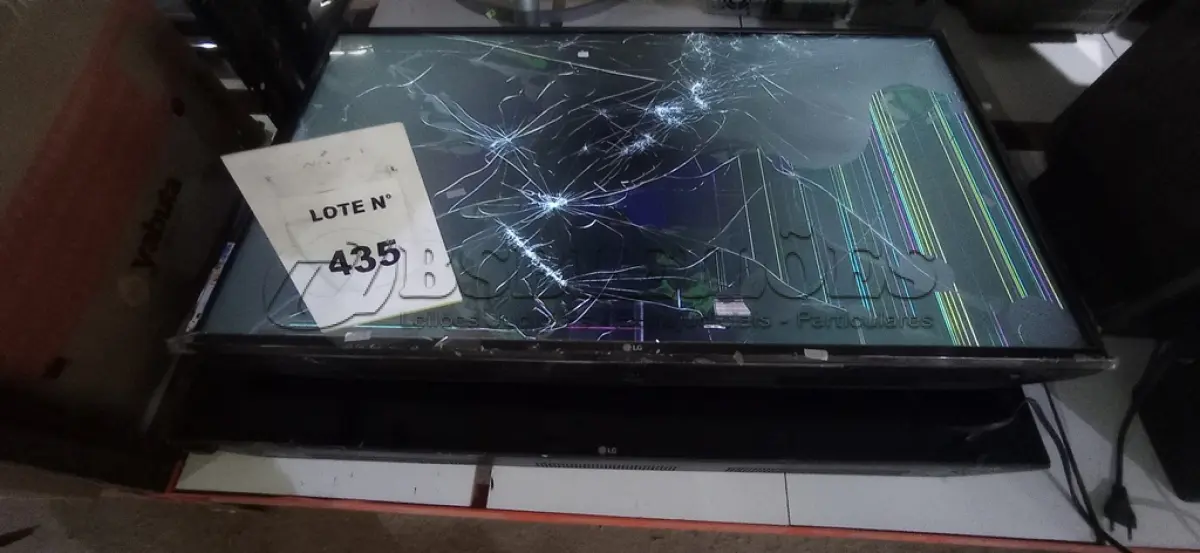 LOTE 435 - 02 TVS 43’’ MARCA LG PARA RETIRADA DE PEÇAS. (NO ESTADO) ATENÇÃO! FAZER A VISITAÇÃO ANTES DE ARREMATAR, NÃO SABEMOS SE FUNCIONA, LEILÃO NÃO TEM GARANTIA E NEM DEVOLUÇÃO, SUJEITO A POSSÍVEIS AVARIAS VISÍVEIS/OCULTAS E/OU AUSÊNCIA DE COMPONENTES.