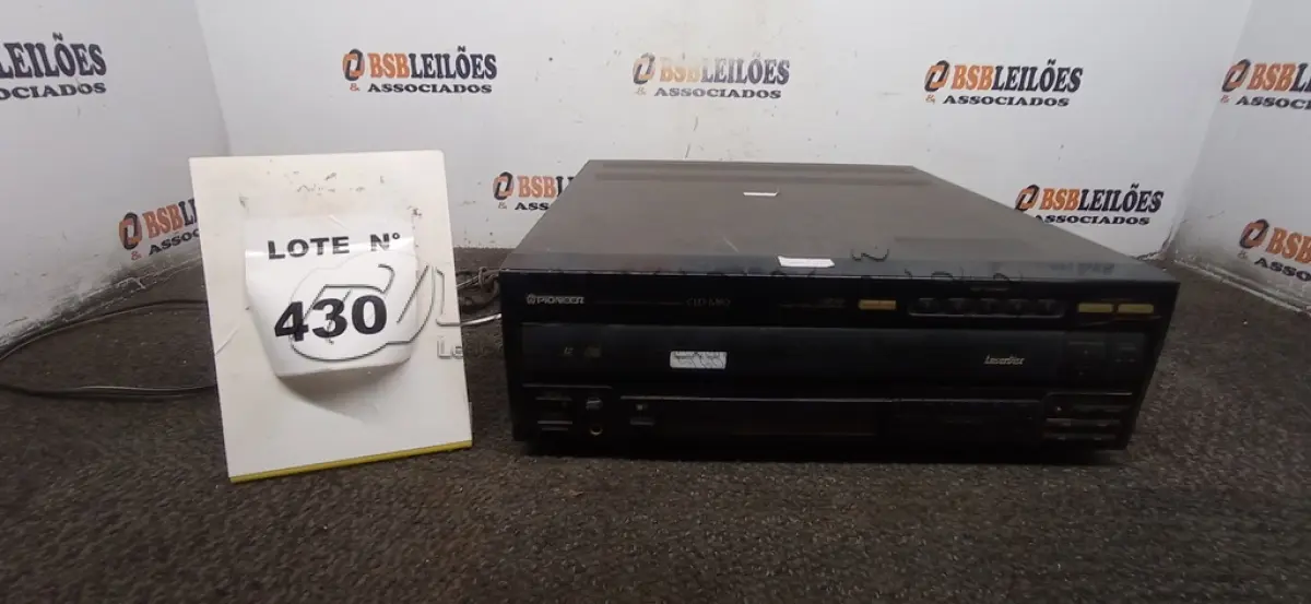 LOTE 430 -   01 MULTIPLAY PIONEER CD COV;LD PLAYER CLD-M90 (NO ESTADO) ATENÇÃO! FAZER A VISITAÇÃO ANTES DE ARREMATAR, NÃO SABEMOS SE FUNCIONA, LEILÃO NÃO TEM GARANTIA E NEM DEVOLUÇÃO, SUJEITO A POSSÍVEIS AVARIAS VISÍVEIS/OCULTAS E/OU AUSÊNCIA DE COMPONENTES.