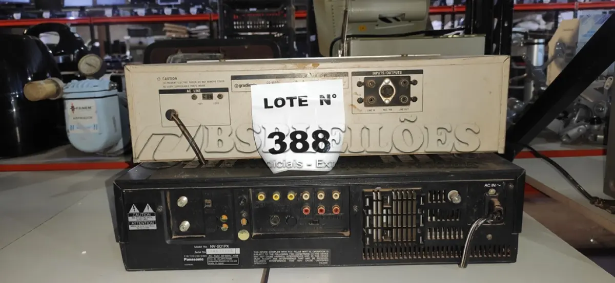 LOTE 388 -  01 STÉREO CASSETE DECCK CD 5500 E 01 VHS PANASONIC.  (NO ESTADO) ATENÇÃO! FAZER A VISITAÇÃO ANTES DE ARREMATAR, NÃO SABEMOS SE FUNCIONA, LEILÃO NÃO TEM GARANTIA E NEM DEVOLUÇÃO, SUJEITO A POSSÍVEIS AVARIAS VISÍVEIS/OCULTAS E/OU AUSÊNCIA DE COMPONENTES.