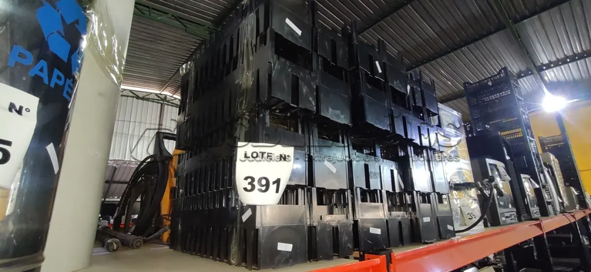 LOTE 391 - 01 LOTE COM GRANDE QUANTIDADE DE SUPORTES PARA HD RESISTENTES. (NO ESTADO) ATENÇÃO! FAZER A VISITAÇÃO ANTES DE ARREMATAR, NÃO SABEMOS SE FUNCIONA, LEILÃO NÃO TEM GARANTIA E NEM DEVOLUÇÃO, SUJEITO A POSSÍVEIS AVARIAS VISÍVEIS/OCULTAS E/OU AUSÊNCIA DE COMPONENTES.