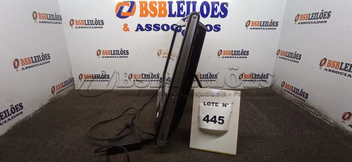 LOTE 445 -  01 ALL IN ONE MARCA HP.  (NO ESTADO) ATENÇÃO! FAZER A VISITAÇÃO ANTES DE ARREMATAR, NÃO SABEMOS SE FUNCIONA, LEILÃO NÃO TEM GARANTIA E NEM DEVOLUÇÃO, SUJEITO A POSSÍVEIS AVARIAS VISÍVEIS/OCULTAS E/OU AUSÊNCIA DE COMPONENTES.