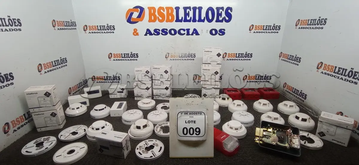 LOTE 009 - 01 LOTE COM VÁRIOS MÓDULOS DE ENTRADA, DETECTOR DE FUMAÇA E SINALIZADORES AUDIOVISUAL. (NO ESTADO) ATENÇÃO! FAZER A VISITAÇÃO ANTES DE ARREMATAR, NÃO SABEMOS SE FUNCIONA, LEILÃO NÃO TEM GARANTIA E NEM DEVOLUÇÃO, SUJEITO A POSSÍVEIS AVARIAS VISÍVEIS/OCULTAS E/OU AUSÊNCIA DE COMPONENTES.
