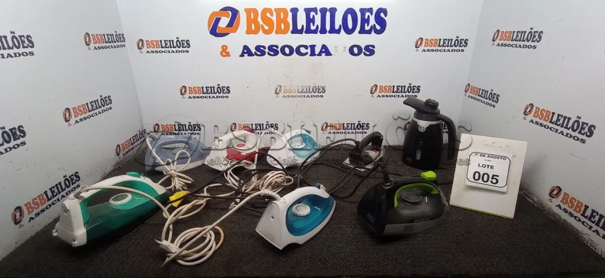 LOTE 005 - 01 VAPORIZADOR DE ROUPAS MARCA NKS E 07 FERROS DE PASSAR DE MARCASSE MODELOS DIVERSOS. (NO ESTADO) ATENÇÃO! FAZER A VISITAÇÃO ANTES DE ARREMATAR, NÃO SABEMOS SE FUNCIONA, LEILÃO NÃO TEM GARANTIA E NEM DEVOLUÇÃO, SUJEITO A POSSÍVEIS AVARIAS VISÍVEIS/OCULTAS E/OU AUSÊNCIA DE COMPONENTES.
