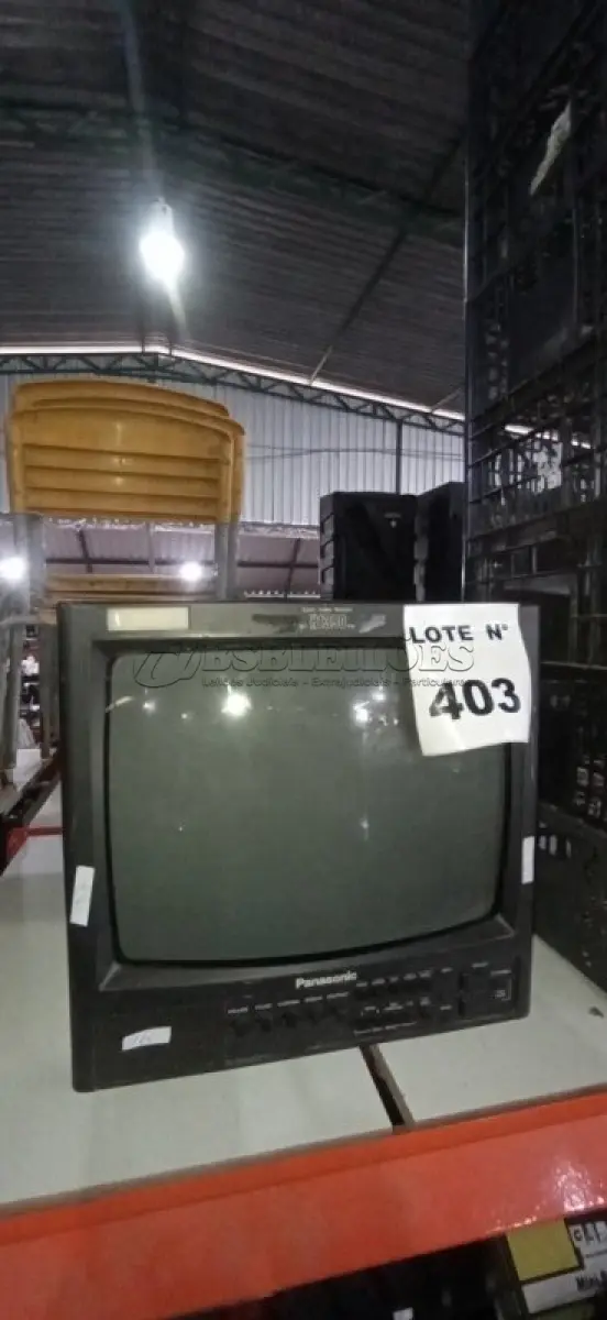 LOTE 403 -  01 MONITOR DE VÍDEO PANASONIC.  (NO ESTADO) ATENÇÃO! FAZER A VISITAÇÃO ANTES DE ARREMATAR, NÃO SABEMOS SE FUNCIONA, LEILÃO NÃO TEM GARANTIA E NEM DEVOLUÇÃO, SUJEITO A POSSÍVEIS AVARIAS VISÍVEIS/OCULTAS E/OU AUSÊNCIA DE COMPONENTES.
