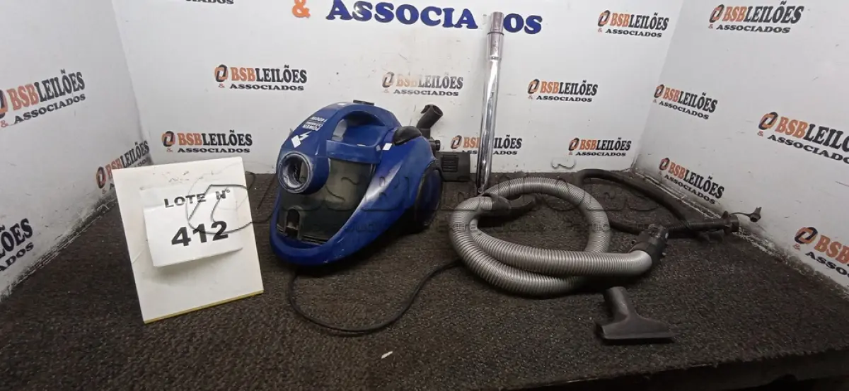 LOTE 412 - 01 ASPIRADOR DE PÓ MARCA BLACK DECKER. (NO ESTADO) ATENÇÃO! FAZER A VISITAÇÃO ANTES DE ARREMATAR, NÃO SABEMOS SE FUNCIONA, LEILÃO NÃO TEM GARANTIA E NEM DEVOLUÇÃO, SUJEITO A POSSÍVEIS AVARIAS VISÍVEIS/OCULTAS E/OU AUSÊNCIA DE COMPONENTES.