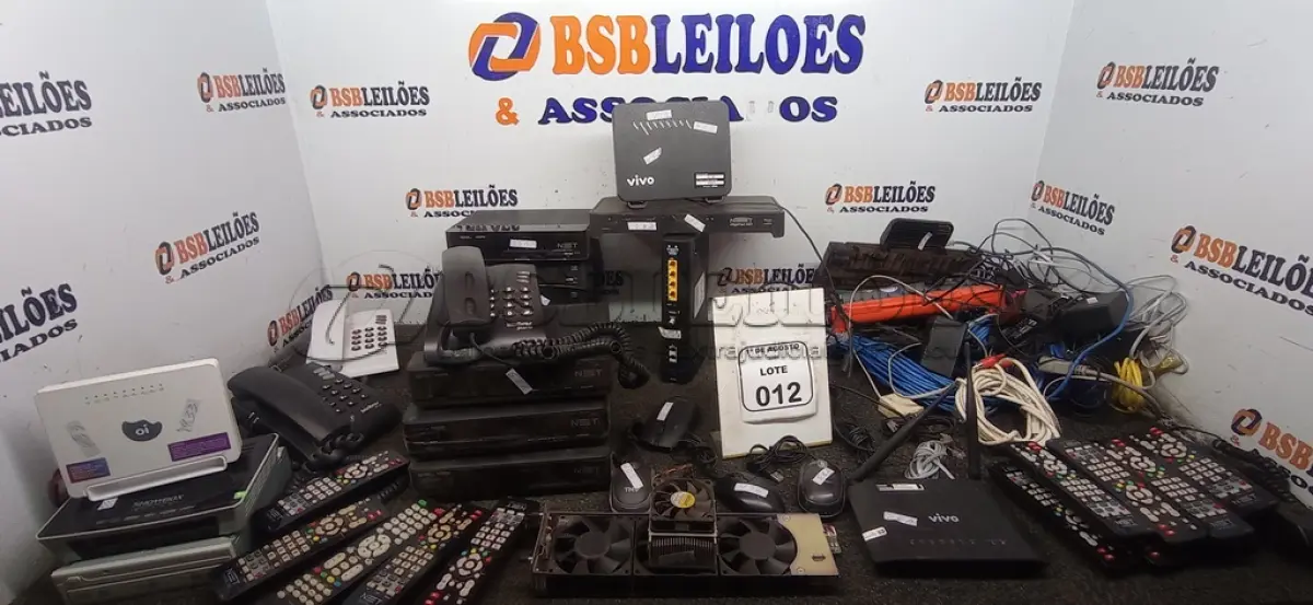LOTE 012 - 01 LOTE COM 01 CPU, MOUSES, VENTOINHAS, CABOS DE REDE, MOLDENS E ITENS DE INFORMATICA DIVERSOS. (NO ESTADO) ATENÇÃO! FAZER A VISITAÇÃO ANTES DE ARREMATAR, NÃO SABEMOS SE FUNCIONA, LEILÃO NÃO TEM GARANTIA E NEM DEVOLUÇÃO, SUJEITO A POSSÍVEIS AVARIAS VISÍVEIS/OCULTAS E/OU AUSÊNCIA DE COMPONENTES.