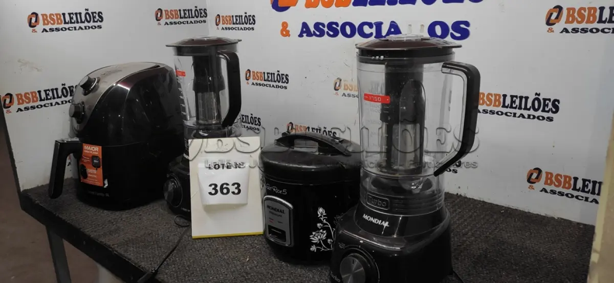LOTE 363 - 01 AIR FRYER 5L 220V MARCA MONDIAL, 01 PANELA ELÉTRICA E 03 LIQUIDIFICADORES DE MODELOS DIVERSOS MARCA MONDIAL. (NO ESTADO) ATENÇÃO! FAZER A VISITAÇÃO ANTES DE ARREMATAR, NÃO SABEMOS SE FUNCIONA, LEILÃO NÃO TEM GARANTIA E NEM DEVOLUÇÃO, SUJEITO A POSSÍVEIS AVARIAS VISÍVEIS/OCULTAS E/OU AUSÊNCIA DE COMPONENTES.