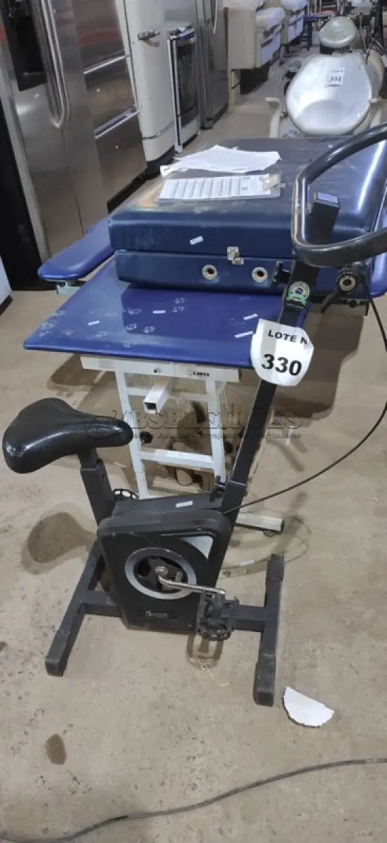 LOTE 330 -  01 BICICLETA EGORMÊTRICA. (NO ESTADO) ATENÇÃO! FAZER A VISITAÇÃO ANTES DE ARREMATAR, NÃO SABEMOS SE FUNCIONA, LEILÃO NÃO TEM GARANTIA E NEM DEVOLUÇÃO, SUJEITO A POSSÍVEIS AVARIAS VISÍVEIS/OCULTAS E/OU AUSÊNCIA DE COMPONENTES.