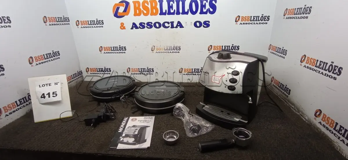 LOTE 415 - 01 MÁQUINA DE CAFÉ EXPRESSO 220V MARCA MONDIAL E 02 ASPIRADORES ROBÔ MARCA MONDIAL. (NO ESTADO) ATENÇÃO! FAZER A VISITAÇÃO ANTES DE ARREMATAR, NÃO SABEMOS SE FUNCIONA, LEILÃO NÃO TEM GARANTIA E NEM DEVOLUÇÃO, SUJEITO A POSSÍVEIS AVARIAS VISÍVEIS/OCULTAS E/OU AUSÊNCIA DE COMPONENTES.