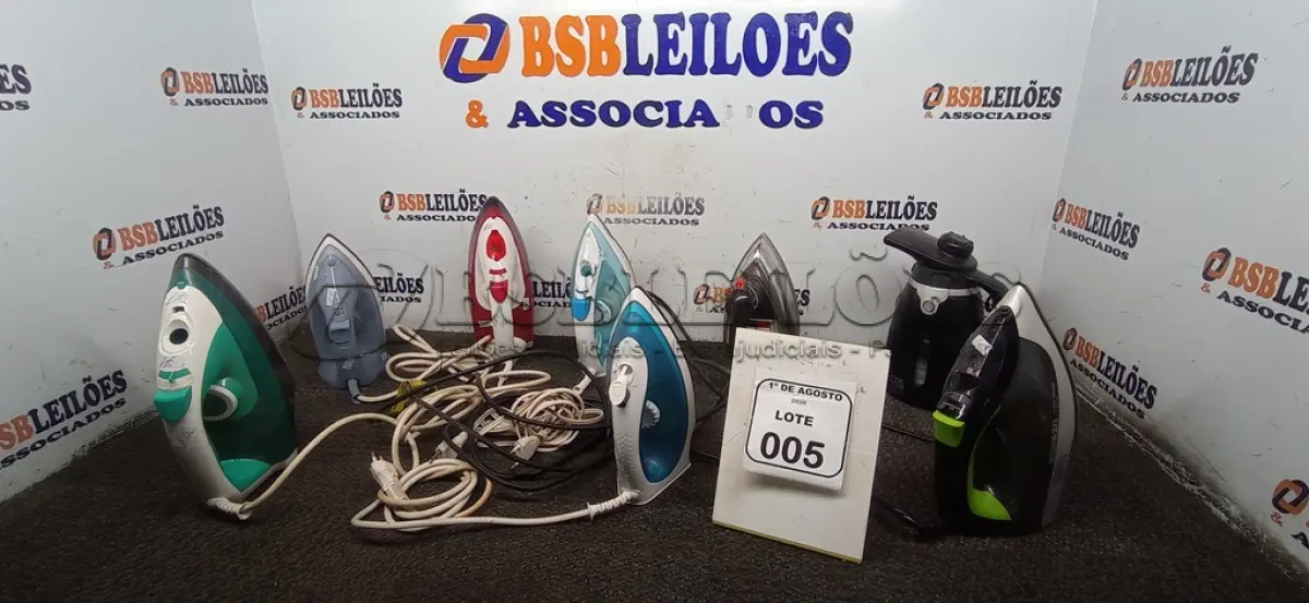 LOTE 005 - 01 VAPORIZADOR DE ROUPAS MARCA NKS E 07 FERROS DE PASSAR DE MARCASSE MODELOS DIVERSOS. (NO ESTADO) ATENÇÃO! FAZER A VISITAÇÃO ANTES DE ARREMATAR, NÃO SABEMOS SE FUNCIONA, LEILÃO NÃO TEM GARANTIA E NEM DEVOLUÇÃO, SUJEITO A POSSÍVEIS AVARIAS VISÍVEIS/OCULTAS E/OU AUSÊNCIA DE COMPONENTES.