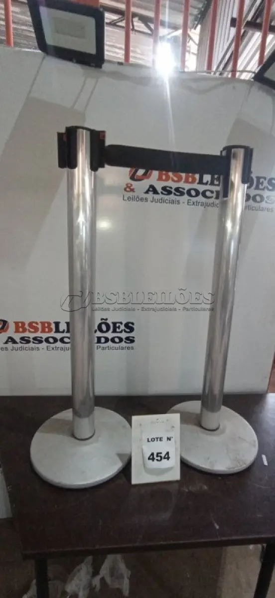 LOTE 454 -  02 SEPARADORES DE FILA. (NO ESTADO) ATENÇÃO! FAZER A VISITAÇÃO ANTES DE ARREMATAR, NÃO SABEMOS SE FUNCIONA, LEILÃO NÃO TEM GARANTIA E NEM DEVOLUÇÃO, SUJEITO A POSSÍVEIS AVARIAS VISÍVEIS/OCULTAS E/OU AUSÊNCIA DE COMPONENTES.