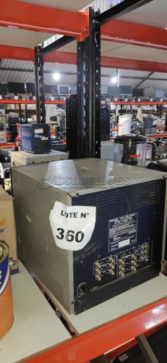 LOTE 360 -   01 MONITOR PANASONIC PARA CAMERAS DE SEGURANÇA.  (NO ESTADO) ATENÇÃO! FAZER A VISITAÇÃO ANTES DE ARREMATAR, NÃO SABEMOS SE FUNCIONA, LEILÃO NÃO TEM GARANTIA E NEM DEVOLUÇÃO, SUJEITO A POSSÍVEIS AVARIAS VISÍVEIS/OCULTAS E/OU AUSÊNCIA DE COMPONENTES.