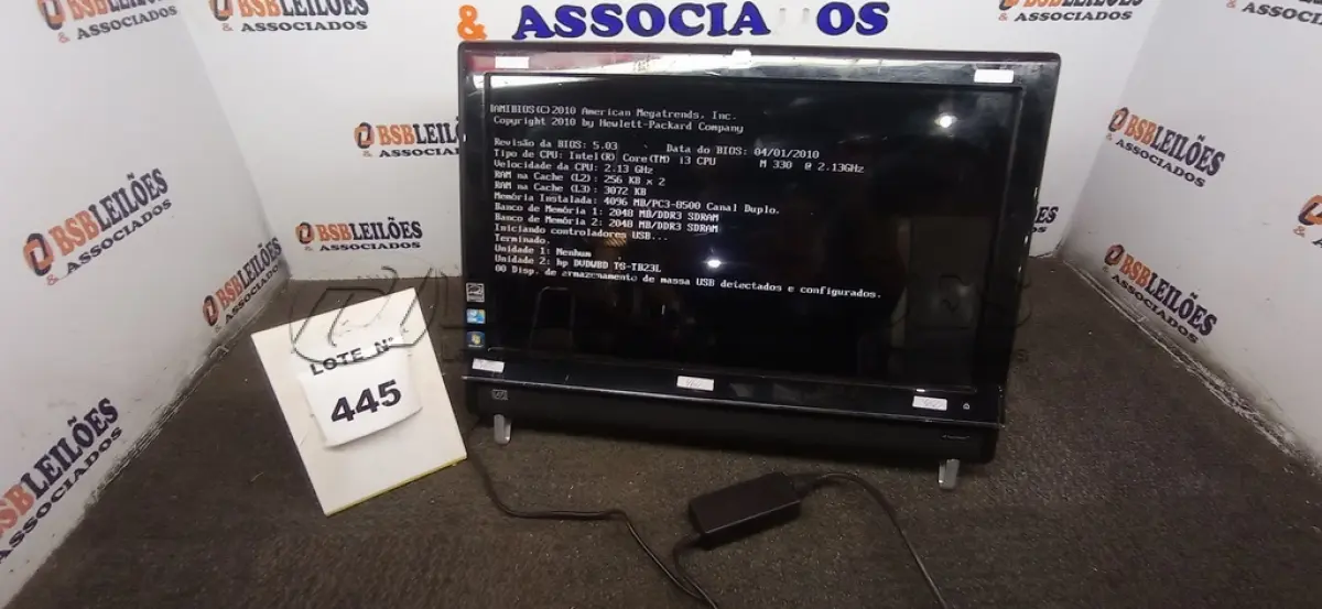 LOTE 445 -  01 ALL IN ONE MARCA HP.  (NO ESTADO) ATENÇÃO! FAZER A VISITAÇÃO ANTES DE ARREMATAR, NÃO SABEMOS SE FUNCIONA, LEILÃO NÃO TEM GARANTIA E NEM DEVOLUÇÃO, SUJEITO A POSSÍVEIS AVARIAS VISÍVEIS/OCULTAS E/OU AUSÊNCIA DE COMPONENTES.