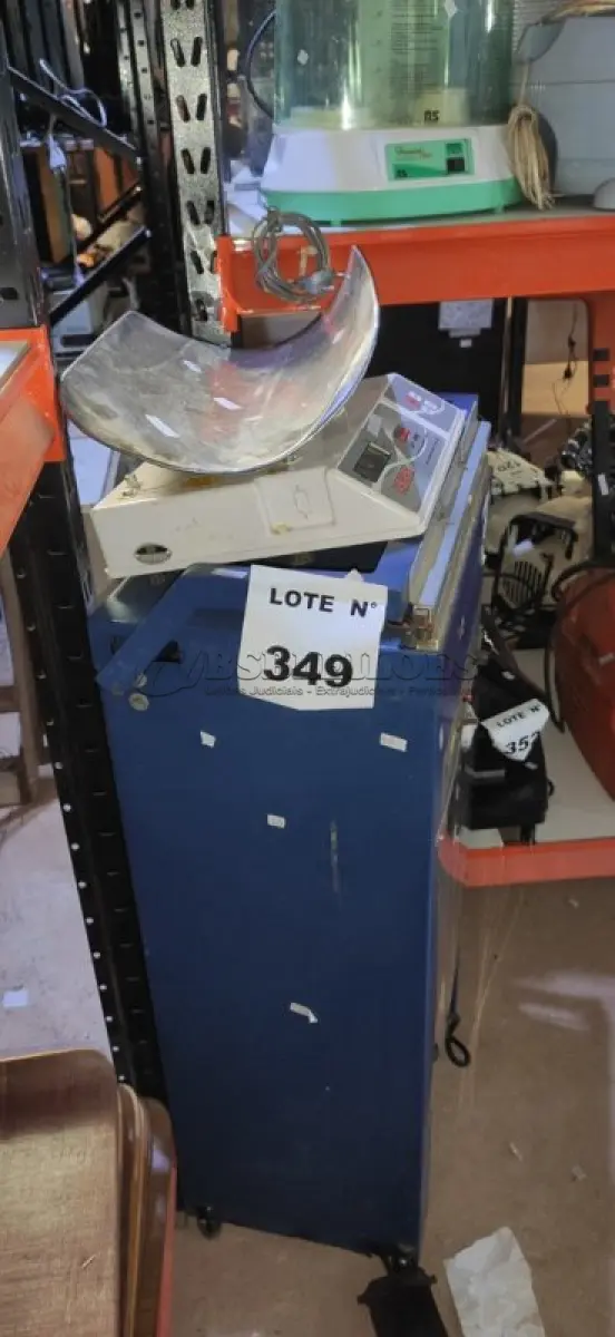 LOTE 349 - 01 SELADORA DE PEDAL E 01 BALANÇA PEDIÁTRICA. (NO ESTADO) ATENÇÃO! FAZER A VISITAÇÃO ANTES DE ARREMATAR, NÃO SABEMOS SE FUNCIONA, LEILÃO NÃO TEM GARANTIA E NEM DEVOLUÇÃO, SUJEITO A POSSÍVEIS AVARIAS VISÍVEIS/OCULTAS E/OU AUSÊNCIA DE COMPONENTES.