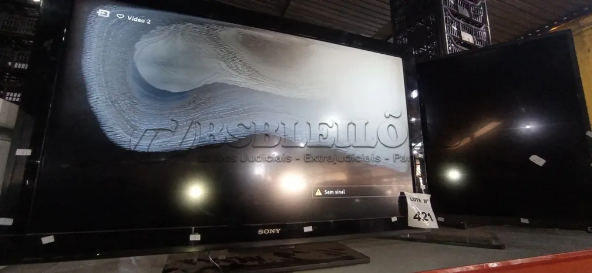 LOTE 421 - 01 TV 40’’ MARCA SONY E 01 TV 42’’ MARCA PHILCO PARA RETIRADA DE PEÇAS. (NO ESTADO) ATENÇÃO! FAZER A VISITAÇÃO ANTES DE ARREMATAR, NÃO SABEMOS SE FUNCIONA, LEILÃO NÃO TEM GARANTIA E NEM DEVOLUÇÃO, SUJEITO A POSSÍVEIS AVARIAS VISÍVEIS/OCULTAS E/OU AUSÊNCIA DE COMPONENTES.