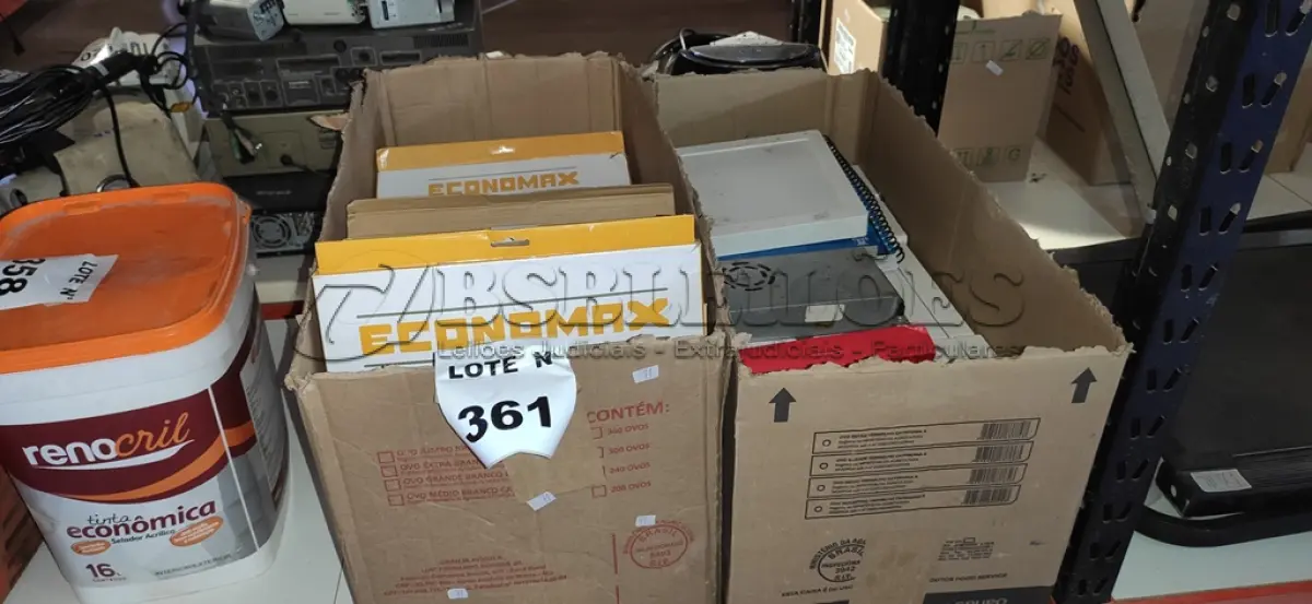 LOTE 361 - 01 LOTE COM GRANDE QUANTIDADE DE LUMINÁRIAS DE EMBUTIR E SOBREPOR DE MARCAS E MODELOS DIVERSOS. (NO ESTADO) ATENÇÃO! FAZER A VISITAÇÃO ANTES DE ARREMATAR, NÃO SABEMOS SE FUNCIONA, LEILÃO NÃO TEM GARANTIA E NEM DEVOLUÇÃO, SUJEITO A POSSÍVEIS AVARIAS VISÍVEIS/OCULTAS E/OU AUSÊNCIA DE COMPONENTES.