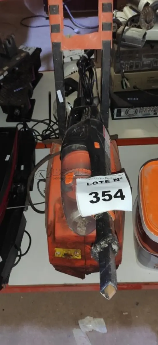 LOTE 354 -   01 LAVA JATO IMCOMPLETO E 01 ASPIRADOR DE PÓ. (NO ESTADO) ATENÇÃO! FAZER A VISITAÇÃO ANTES DE ARREMATAR, NÃO SABEMOS SE FUNCIONA, LEILÃO NÃO TEM GARANTIA E NEM DEVOLUÇÃO, SUJEITO A POSSÍVEIS AVARIAS VISÍVEIS/OCULTAS E/OU AUSÊNCIA DE COMPONENTES.