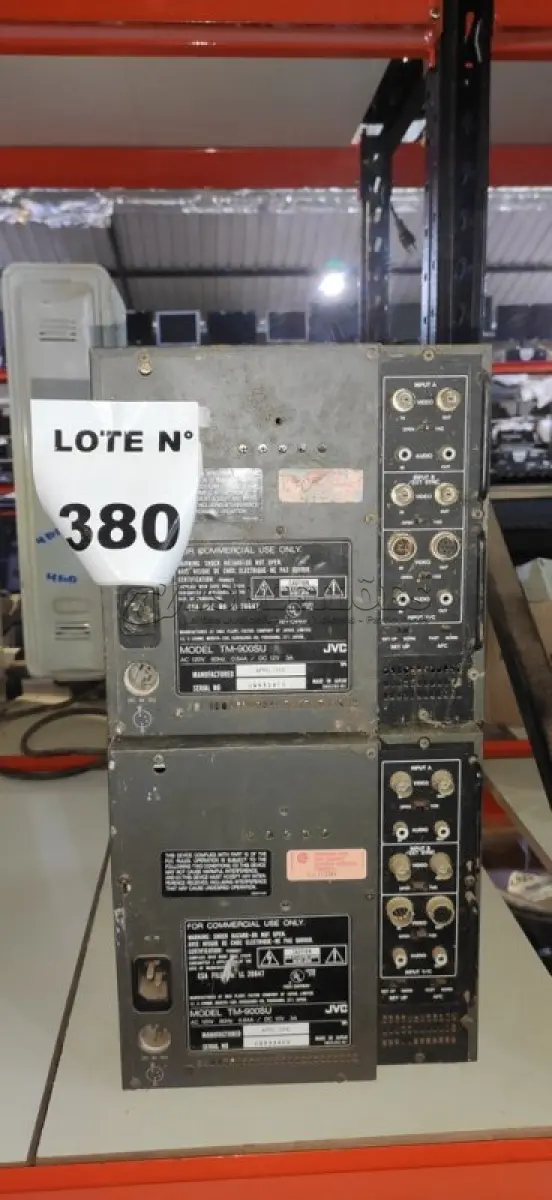LOTE 380 -  02 MONITORES JVC PARA CÂMERAS DE SEGURANÇA.  (NO ESTADO) ATENÇÃO! FAZER A VISITAÇÃO ANTES DE ARREMATAR, NÃO SABEMOS SE FUNCIONA, LEILÃO NÃO TEM GARANTIA E NEM DEVOLUÇÃO, SUJEITO A POSSÍVEIS AVARIAS VISÍVEIS/OCULTAS E/OU AUSÊNCIA DE COMPONENTES.