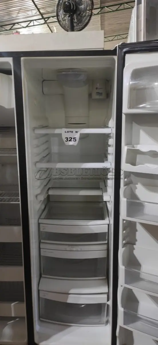 LOTE 325 - 01 GELADEIRA 02 PORTAS EM INOX MARCA GE 110V SID BYE SID U.S.A (NO ESTADO) ATENÇÃO! FAZER A VISITAÇÃO ANTES DE ARREMATAR, NÃO SABEMOS SE FUNCIONA, LEILÃO NÃO TEM GARANTIA E NEM DEVOLUÇÃO, SUJEITO A POSSÍVEIS AVARIAS VISÍVEIS/OCULTAS E/OU AUSÊNCIA DE COMPONENTES.