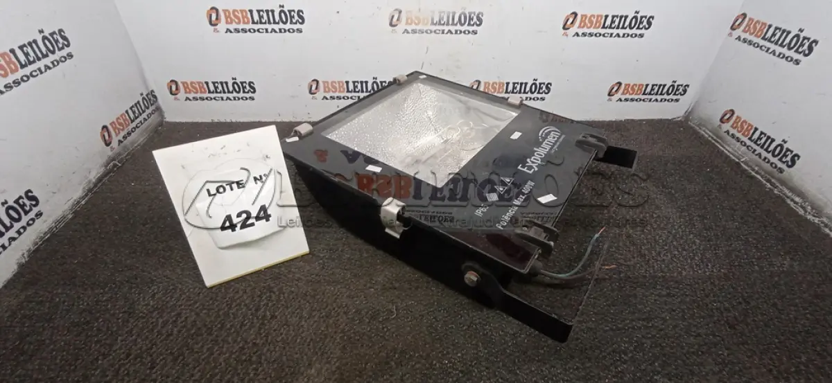 LOTE 424 - 01 REFLETOR 400W MARCA EXPOLUMEN. (NO ESTADO) ATENÇÃO! FAZER A VISITAÇÃO ANTES DE ARREMATAR, NÃO SABEMOS SE FUNCIONA, LEILÃO NÃO TEM GARANTIA E NEM DEVOLUÇÃO, SUJEITO A POSSÍVEIS AVARIAS VISÍVEIS/OCULTAS E/OU AUSÊNCIA DE COMPONENTES.