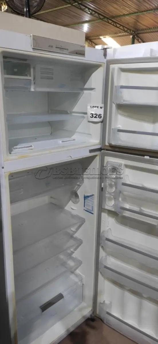 LOTE 326 -   01 GELADEIRA CONTINENTAL. (NO ESTADO) ATENÇÃO! FAZER A VISITAÇÃO ANTES DE ARREMATAR, NÃO SABEMOS SE FUNCIONA, LEILÃO NÃO TEM GARANTIA E NEM DEVOLUÇÃO, SUJEITO A POSSÍVEIS AVARIAS VISÍVEIS/OCULTAS E/OU AUSÊNCIA DE COMPONENTES.