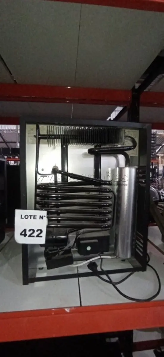 LOTE 422 - 01 FRIGOBAR 220V. (NO ESTADO) ATENÇÃO! FAZER A VISITAÇÃO ANTES DE ARREMATAR, NÃO SABEMOS SE FUNCIONA, LEILÃO NÃO TEM GARANTIA E NEM DEVOLUÇÃO, SUJEITO A POSSÍVEIS AVARIAS VISÍVEIS/OCULTAS E/OU AUSÊNCIA DE COMPONENTES.