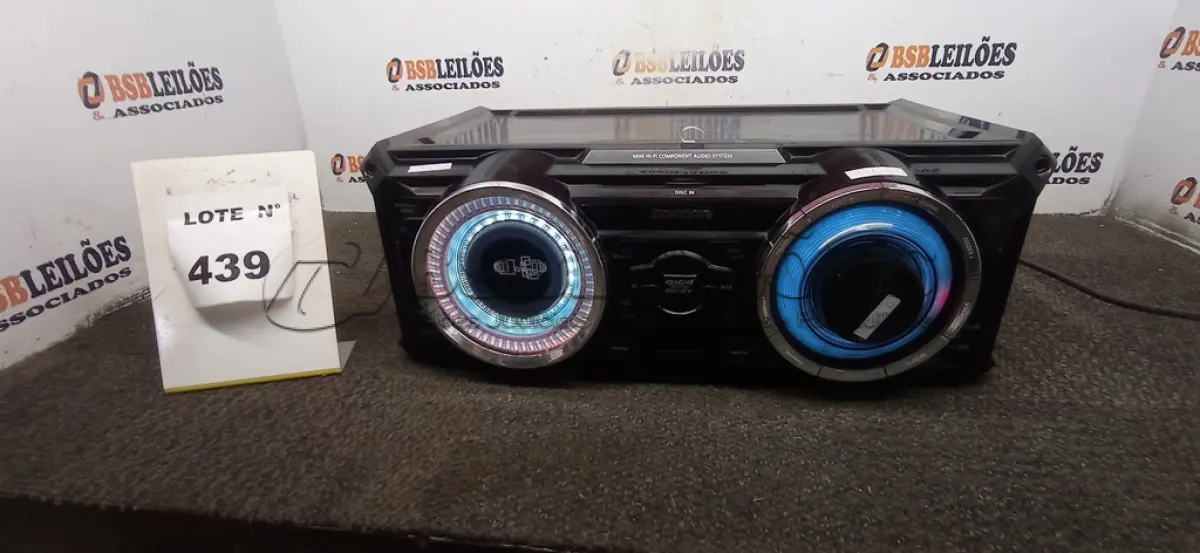 LOTE 439 -  01 MINI HIFI COMPONENT AUDIO SYSTEM SAMSUNG.  (NO ESTADO) ATENÇÃO! FAZER A VISITAÇÃO ANTES DE ARREMATAR, NÃO SABEMOS SE FUNCIONA, LEILÃO NÃO TEM GARANTIA E NEM DEVOLUÇÃO, SUJEITO A POSSÍVEIS AVARIAS VISÍVEIS/OCULTAS E/OU AUSÊNCIA DE COMPONENTES.