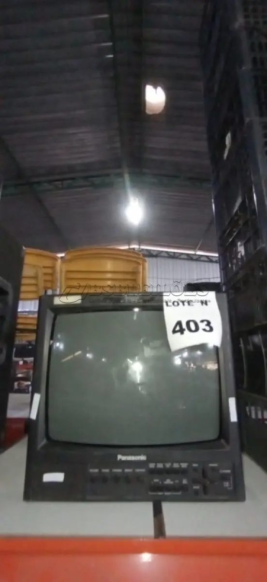 LOTE 403 -  01 MONITOR DE VÍDEO PANASONIC.  (NO ESTADO) ATENÇÃO! FAZER A VISITAÇÃO ANTES DE ARREMATAR, NÃO SABEMOS SE FUNCIONA, LEILÃO NÃO TEM GARANTIA E NEM DEVOLUÇÃO, SUJEITO A POSSÍVEIS AVARIAS VISÍVEIS/OCULTAS E/OU AUSÊNCIA DE COMPONENTES.