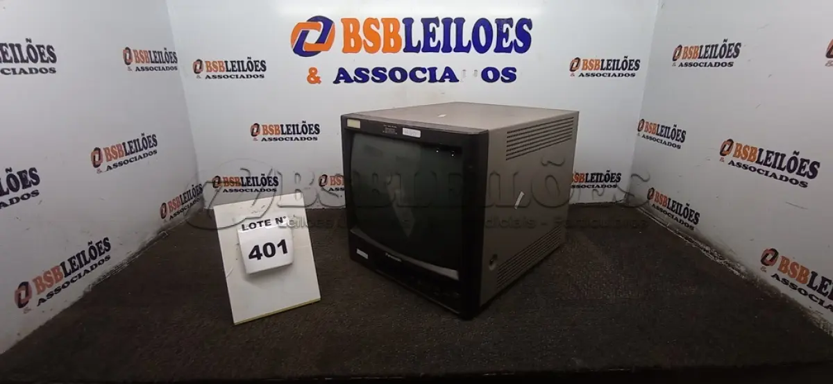 LOTE 401 -  01 MONITOR DE VÍDEO PANASONIC.  (NO ESTADO) ATENÇÃO! FAZER A VISITAÇÃO ANTES DE ARREMATAR, NÃO SABEMOS SE FUNCIONA, LEILÃO NÃO TEM GARANTIA E NEM DEVOLUÇÃO, SUJEITO A POSSÍVEIS AVARIAS VISÍVEIS/OCULTAS E/OU AUSÊNCIA DE COMPONENTES.