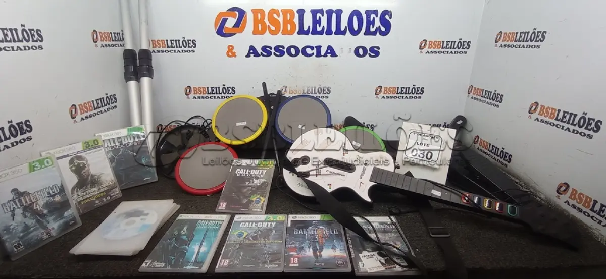 LOTE 030 - 01 GUITARRA E 01 BATERIA PARA VIDEOGAMES E VÁRIOS JOGOS PARA XBOX. (NO ESTADO) ATENÇÃO! FAZER A VISITAÇÃO ANTES DE ARREMATAR, NÃO SABEMOS SE FUNCIONA, LEILÃO NÃO TEM GARANTIA E NEM DEVOLUÇÃO, SUJEITO A POSSÍVEIS AVARIAS VISÍVEIS/OCULTAS E/OU AUSÊNCIA DE COMPONENTES.