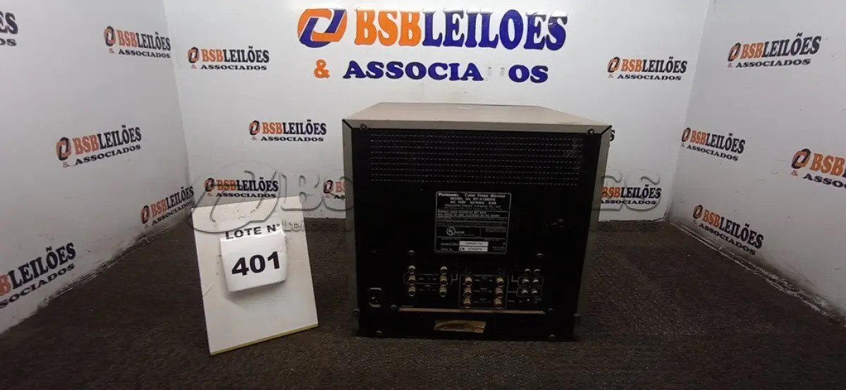 LOTE 401 -  01 MONITOR DE VÍDEO PANASONIC.  (NO ESTADO) ATENÇÃO! FAZER A VISITAÇÃO ANTES DE ARREMATAR, NÃO SABEMOS SE FUNCIONA, LEILÃO NÃO TEM GARANTIA E NEM DEVOLUÇÃO, SUJEITO A POSSÍVEIS AVARIAS VISÍVEIS/OCULTAS E/OU AUSÊNCIA DE COMPONENTES.