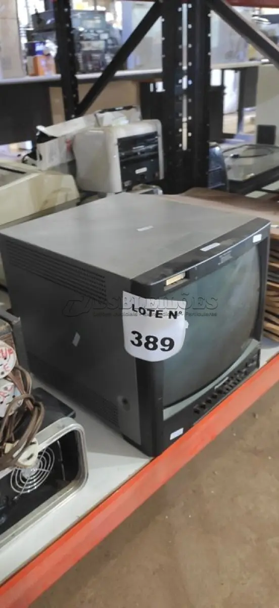 LOTE 389 -  01 MONITOR DE VÍDEO PANASONIC.  (NO ESTADO) ATENÇÃO! FAZER A VISITAÇÃO ANTES DE ARREMATAR, NÃO SABEMOS SE FUNCIONA, LEILÃO NÃO TEM GARANTIA E NEM DEVOLUÇÃO, SUJEITO A POSSÍVEIS AVARIAS VISÍVEIS/OCULTAS E/OU AUSÊNCIA DE COMPONENTES.