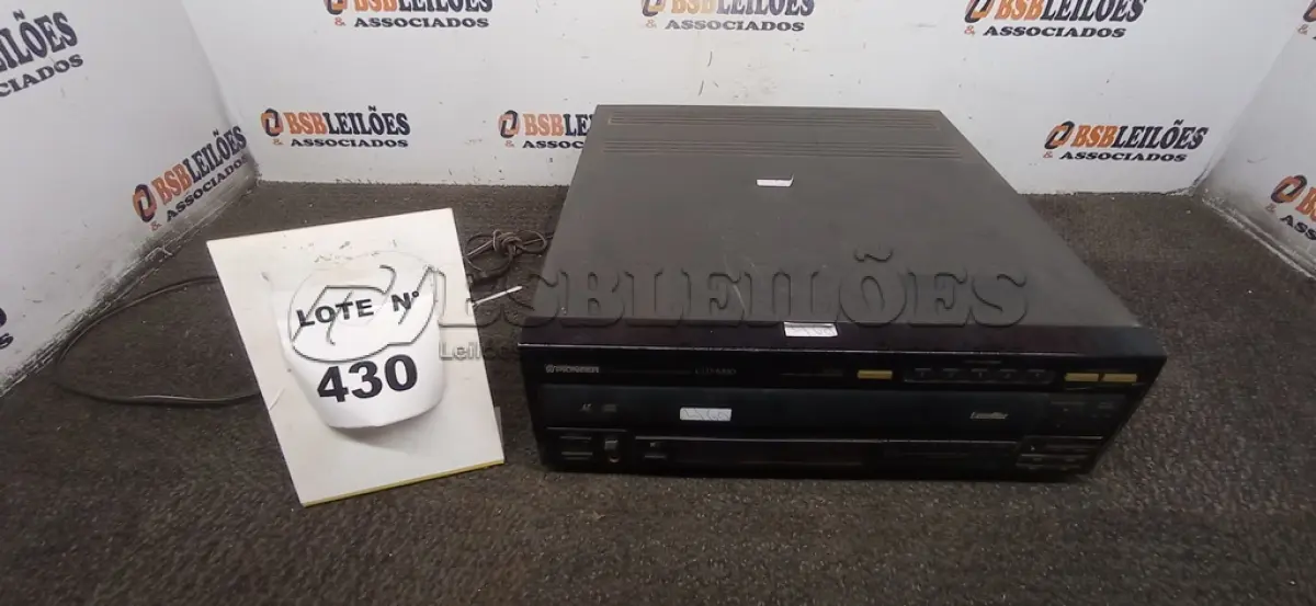 LOTE 430 -   01 MULTIPLAY PIONEER CD COV;LD PLAYER CLD-M90 (NO ESTADO) ATENÇÃO! FAZER A VISITAÇÃO ANTES DE ARREMATAR, NÃO SABEMOS SE FUNCIONA, LEILÃO NÃO TEM GARANTIA E NEM DEVOLUÇÃO, SUJEITO A POSSÍVEIS AVARIAS VISÍVEIS/OCULTAS E/OU AUSÊNCIA DE COMPONENTES.