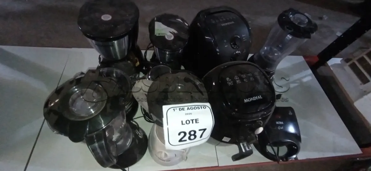 LOTE 287 - 02 AIR FRYERS, 01 CHALEIRA, 02 CAFETEIRAS, 01 ESPREMEDOR, 03 LIQUIDIFICADORES E 01 TORRADEIRA DE MARCAS E MODELOS DIVERSOS. (NO ESTADO) ATENÇÃO! FAZER A VISITAÇÃO ANTES DE ARREMATAR, NÃO SABEMOS SE FUNCIONA, LEILÃO NÃO TEM GARANTIA E NEM DEVOLUÇÃO, SUJEITO A POSSÍVEIS AVARIAS VISÍVEIS/OCULTAS E/OU AUSÊNCIA DE COMPONENTES.