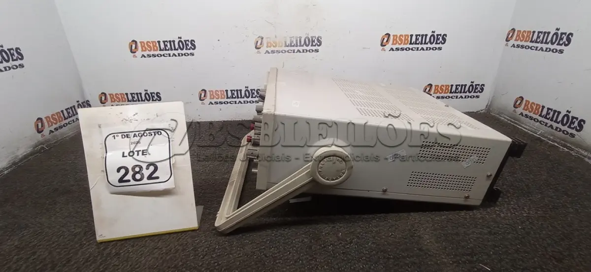 LOTE 282 - 01 OSCILOSCÓPIO ANALÓGICO. (NO ESTADO) ATENÇÃO! FAZER A VISITAÇÃO ANTES DE ARREMATAR, NÃO SABEMOS SE FUNCIONA, LEILÃO NÃO TEM GARANTIA E NEM DEVOLUÇÃO, SUJEITO A POSSÍVEIS AVARIAS VISÍVEIS/OCULTAS E/OU AUSÊNCIA DE COMPONENTES.