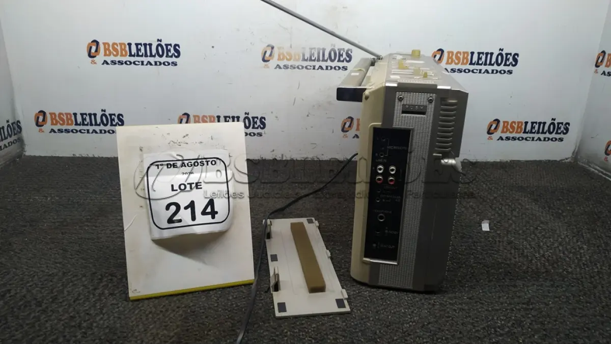 LOTE 214 - 01 RÁDIO CASSETE GRAVADOR MODELO RG800 MARCA POLYVOX. (NO ESTADO) ATENÇÃO! FAZER A VISITAÇÃO ANTES DE ARREMATAR, NÃO SABEMOS SE FUNCIONA, LEILÃO NÃO TEM GARANTIA E NEM DEVOLUÇÃO, SUJEITO A POSSÍVEIS AVARIAS VISÍVEIS/OCULTAS E/OU AUSÊNCIA DE COMPONENTES.