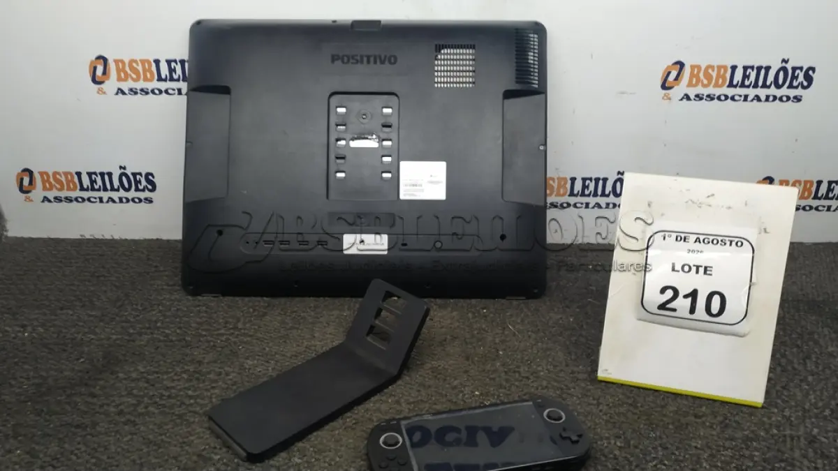 LOTE 210 - 01 ALL IN ONE MARCA POSITIVO E 01 CONSOLE PORTÁTIL SMART PRO 128GB MARCA TRIMUI. (NO ESTADO) ATENÇÃO! FAZER A VISITAÇÃO ANTES DE ARREMATAR, NÃO SABEMOS SE FUNCIONA, LEILÃO NÃO TEM GARANTIA E NEM DEVOLUÇÃO, SUJEITO A POSSÍVEIS AVARIAS VISÍVEIS/OCULTAS E/OU AUSÊNCIA DE COMPONENTES.