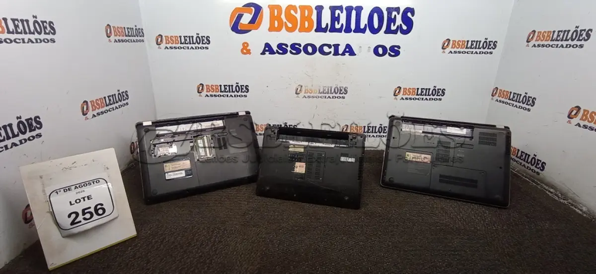 LOTE 256 - 03 NOTEBOOKS DE MARCAS E MODELOS DIVERSOS PARA RETIRADA DE PEÇAS. (NO ESTADO) ATENÇÃO! FAZER A VISITAÇÃO ANTES DE ARREMATAR, NÃO SABEMOS SE FUNCIONA, LEILÃO NÃO TEM GARANTIA E NEM DEVOLUÇÃO, SUJEITO A POSSÍVEIS AVARIAS VISÍVEIS/OCULTAS E/OU AUSÊNCIA DE COMPONENTES.