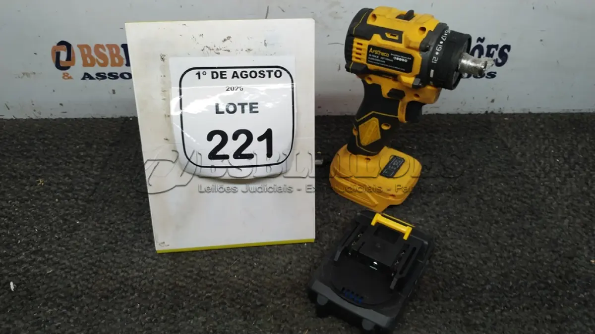 LOTE 221 - 01 FURADEIRA A BATERIA 21V MARCA ARSTHECO. (NO ESTADO) ATENÇÃO! FAZER A VISITAÇÃO ANTES DE ARREMATAR, NÃO SABEMOS SE FUNCIONA, LEILÃO NÃO TEM GARANTIA E NEM DEVOLUÇÃO, SUJEITO A POSSÍVEIS AVARIAS VISÍVEIS/OCULTAS E/OU AUSÊNCIA DE COMPONENTES.