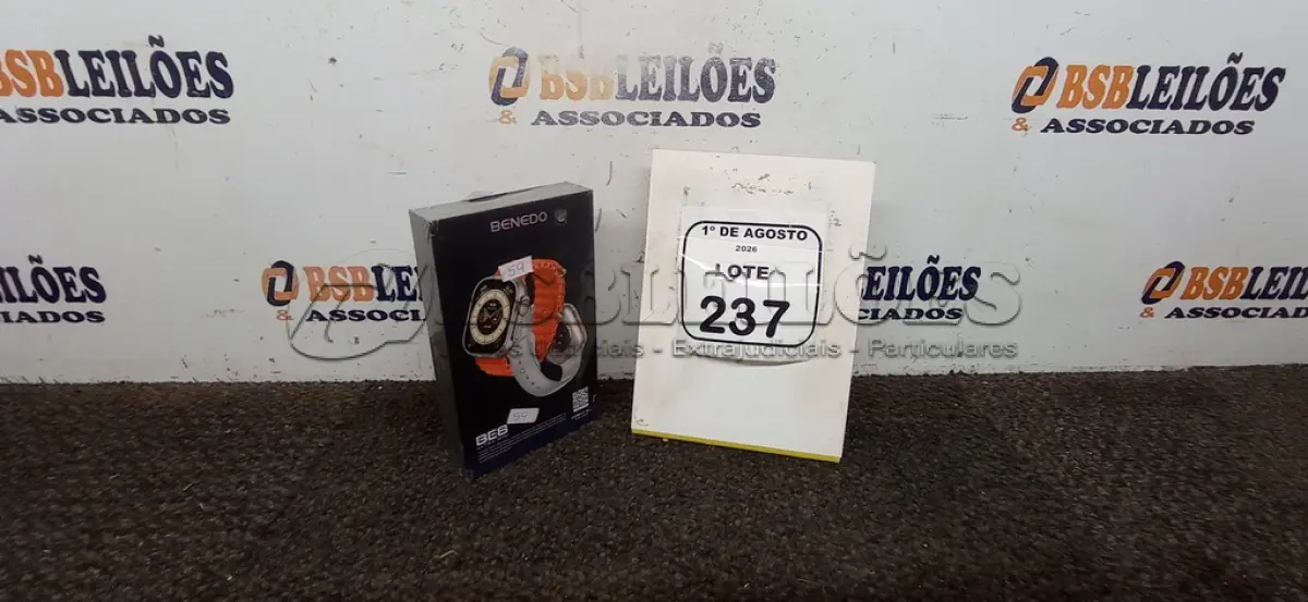 LOTE 237 - 01 SMART WATCH MODELO BE8 ULTRA MINI MARCA BENEDO. (NO ESTADO) ATENÇÃO! FAZER A VISITAÇÃO ANTES DE ARREMATAR, NÃO SABEMOS SE FUNCIONA, LEILÃO NÃO TEM GARANTIA E NEM DEVOLUÇÃO, SUJEITO A POSSÍVEIS AVARIAS VISÍVEIS/OCULTAS E/OU AUSÊNCIA DE COMPONENTES.