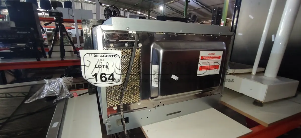 LOTE 164 - 01 FORNO MICRO-ONDAS 220V MARCA ELECTROLUX. (NO ESTADO) ATENÇÃO! FAZER A VISITAÇÃO ANTES DE ARREMATAR, NÃO SABEMOS SE FUNCIONA, LEILÃO NÃO TEM GARANTIA E NEM DEVOLUÇÃO, SUJEITO A POSSÍVEIS AVARIAS VISÍVEIS/OCULTAS E/OU AUSÊNCIA DE COMPONENTES.
