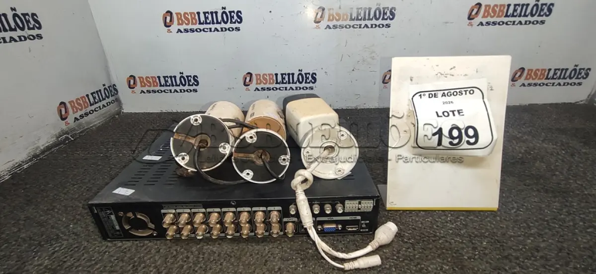 LOTE 199 - 01 APARELHO DVR E 03 CÂMERAS DE SEGURANÇA DE MARCA E MODELOS DIVERSOS. (NO ESTADO) ATENÇÃO! FAZER A VISITAÇÃO ANTES DE ARREMATAR, NÃO SABEMOS SE FUNCIONA, LEILÃO NÃO TEM GARANTIA E NEM DEVOLUÇÃO, SUJEITO A POSSÍVEIS AVARIAS VISÍVEIS/OCULTAS E/OU AUSÊNCIA DE COMPONENTES.