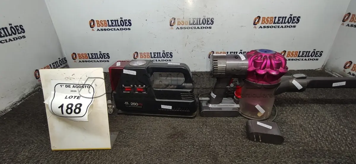 LOTE 188 - 01 COMPRESSOR DE AR 12V MODELO 250PDSI E 01 ASPIRADOR DE PÓ. (NO ESTADO) ATENÇÃO! FAZER A VISITAÇÃO ANTES DE ARREMATAR, NÃO SABEMOS SE FUNCIONA, LEILÃO NÃO TEM GARANTIA E NEM DEVOLUÇÃO, SUJEITO A POSSÍVEIS AVARIAS VISÍVEIS/OCULTAS E/OU AUSÊNCIA DE COMPONENTES.