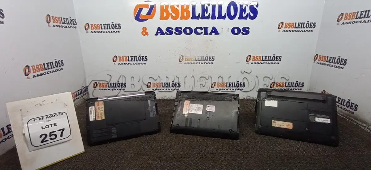 LOTE 257 - 03 NOTEBOOKS DE MARCAS E MODELOS DIVERSOS PARA RETIRADA DE PEÇAS. (NO ESTADO) ATENÇÃO! FAZER A VISITAÇÃO ANTES DE ARREMATAR, NÃO SABEMOS SE FUNCIONA, LEILÃO NÃO TEM GARANTIA E NEM DEVOLUÇÃO, SUJEITO A POSSÍVEIS AVARIAS VISÍVEIS/OCULTAS E/OU AUSÊNCIA DE COMPONENTES.