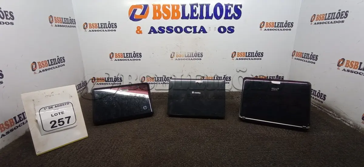 LOTE 257 - 03 NOTEBOOKS DE MARCAS E MODELOS DIVERSOS PARA RETIRADA DE PEÇAS. (NO ESTADO) ATENÇÃO! FAZER A VISITAÇÃO ANTES DE ARREMATAR, NÃO SABEMOS SE FUNCIONA, LEILÃO NÃO TEM GARANTIA E NEM DEVOLUÇÃO, SUJEITO A POSSÍVEIS AVARIAS VISÍVEIS/OCULTAS E/OU AUSÊNCIA DE COMPONENTES.