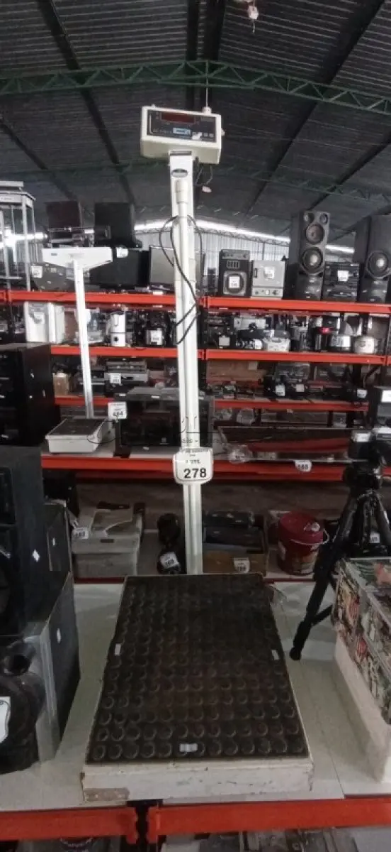 LOTE 278 - 01 BALANÇA ANTROPOMÉTRICA. (NO ESTADO) ATENÇÃO! FAZER A VISITAÇÃO ANTES DE ARREMATAR, NÃO SABEMOS SE FUNCIONA, LEILÃO NÃO TEM GARANTIA E NEM DEVOLUÇÃO, SUJEITO A POSSÍVEIS AVARIAS VISÍVEIS/OCULTAS E/OU AUSÊNCIA DE COMPONENTES.