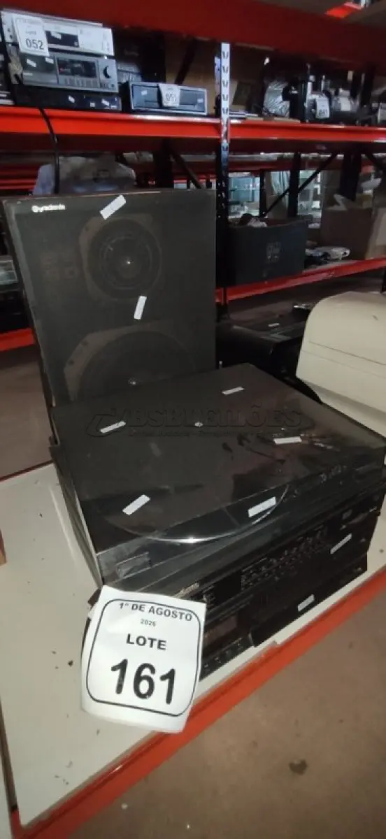 LOTE 161 - 01 TOCA DISCOS MODELO MS-7 COM 01 CAIXA DE SOM MARCA GRADIENTE. (NO ESTADO) ATENÇÃO! FAZER A VISITAÇÃO ANTES DE ARREMATAR, NÃO SABEMOS SE FUNCIONA, LEILÃO NÃO TEM GARANTIA E NEM DEVOLUÇÃO, SUJEITO A POSSÍVEIS AVARIAS VISÍVEIS/OCULTAS E/OU AUSÊNCIA DE COMPONENTES.