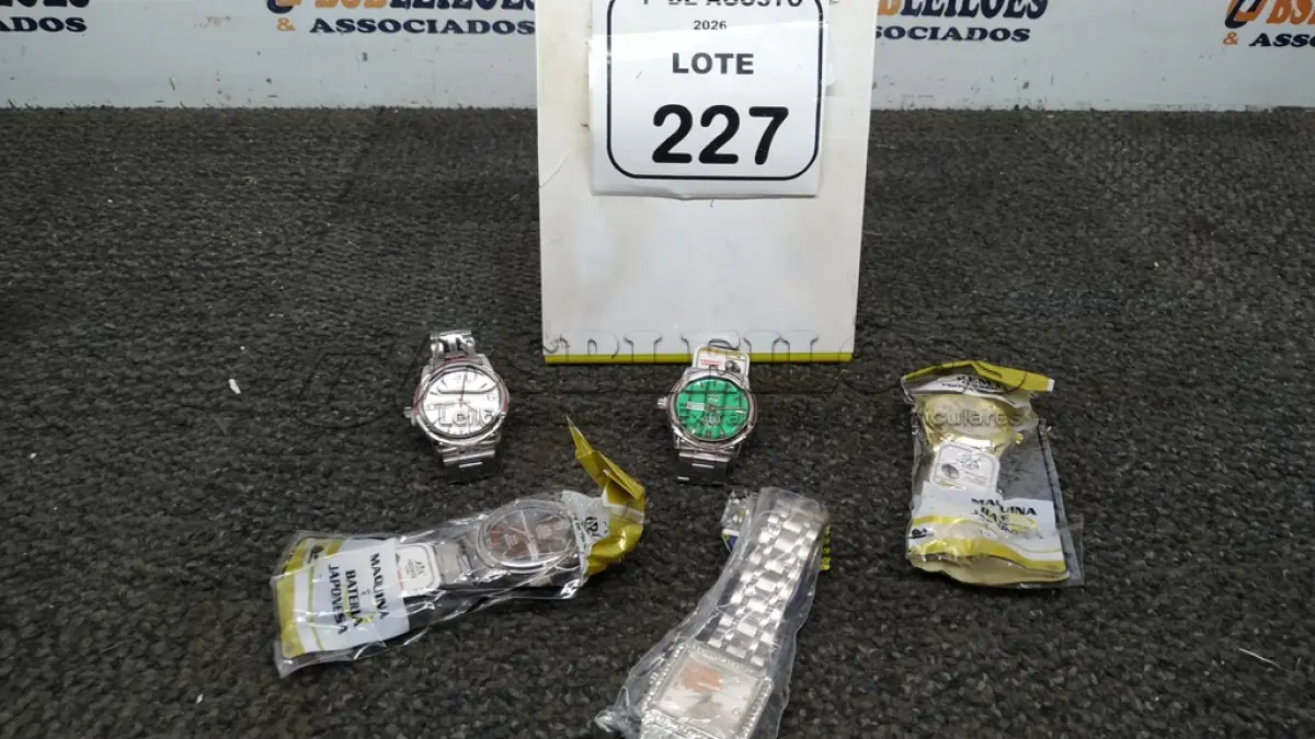 LOTE 227 - 05 RELÓGIOS DE PULSO DE MODELOS DIVERSOS. (NO ESTADO) ATENÇÃO! FAZER A VISITAÇÃO ANTES DE ARREMATAR, NÃO SABEMOS SE FUNCIONA, LEILÃO NÃO TEM GARANTIA E NEM DEVOLUÇÃO, SUJEITO A POSSÍVEIS AVARIAS VISÍVEIS/OCULTAS E/OU AUSÊNCIA DE COMPONENTES.