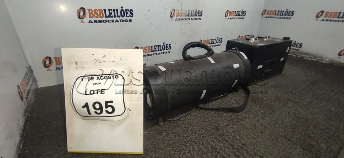 LOTE 195 - 02 CAIXAS DE SOM PORTÁTEIS. (NO ESTADO) ATENÇÃO! FAZER A VISITAÇÃO ANTES DE ARREMATAR, NÃO SABEMOS SE FUNCIONA, LEILÃO NÃO TEM GARANTIA E NEM DEVOLUÇÃO, SUJEITO A POSSÍVEIS AVARIAS VISÍVEIS/OCULTAS E/OU AUSÊNCIA DE COMPONENTES.