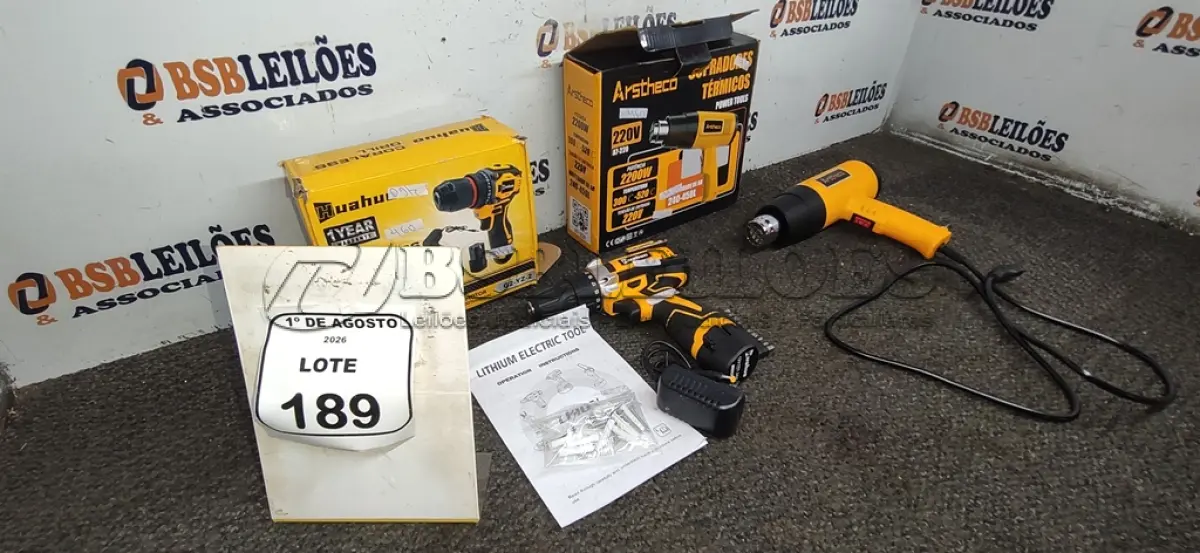 LOTE 189 - 01 SOPRADOR TÉRMICO 220V MARCA ARSTHECO E 01 PARAFUSADEIRA A BATERIA 12V MARCA HUAHUO. (NO ESTADO) ATENÇÃO! FAZER A VISITAÇÃO ANTES DE ARREMATAR, NÃO SABEMOS SE FUNCIONA, LEILÃO NÃO TEM GARANTIA E NEM DEVOLUÇÃO, SUJEITO A POSSÍVEIS AVARIAS VISÍVEIS/OCULTAS E/OU AUSÊNCIA DE COMPONENTES.